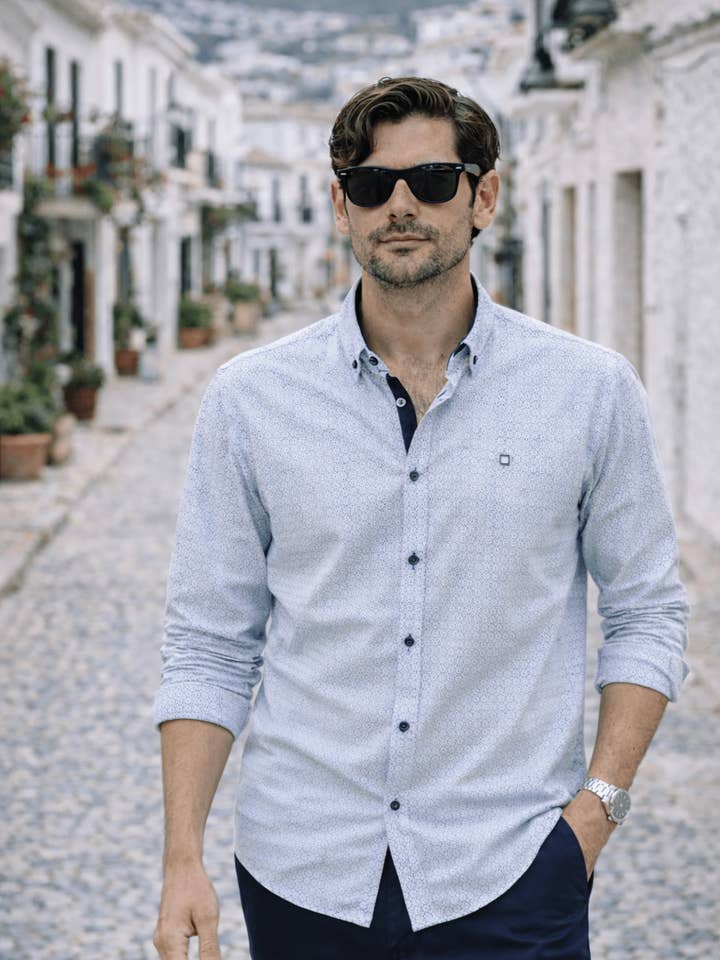 Camisa de manga comprida com microestampa em azul-claro por atacado de Yellow Skin