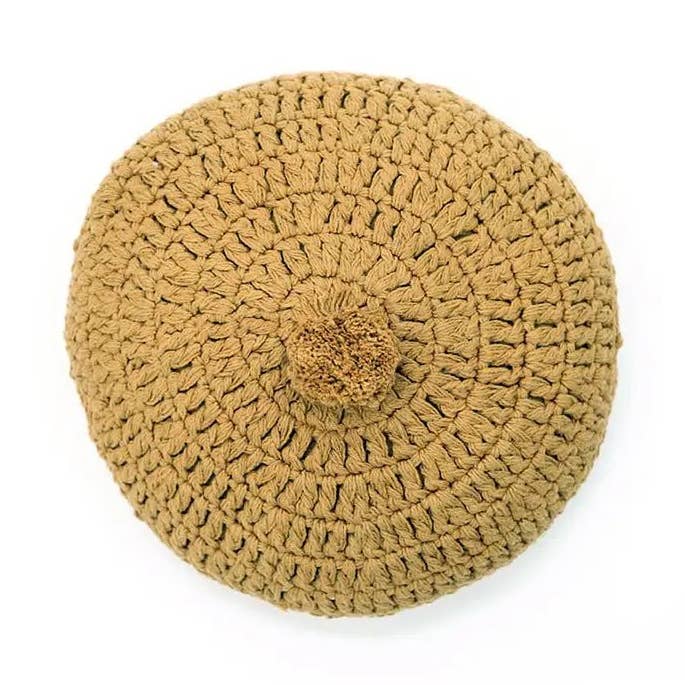 Cuscino decorativo rotondo in cotone lavorato all'uncinetto LENKA MOUTARDE per la vendita all'ingrosso da parte di SDC DECOKIDS