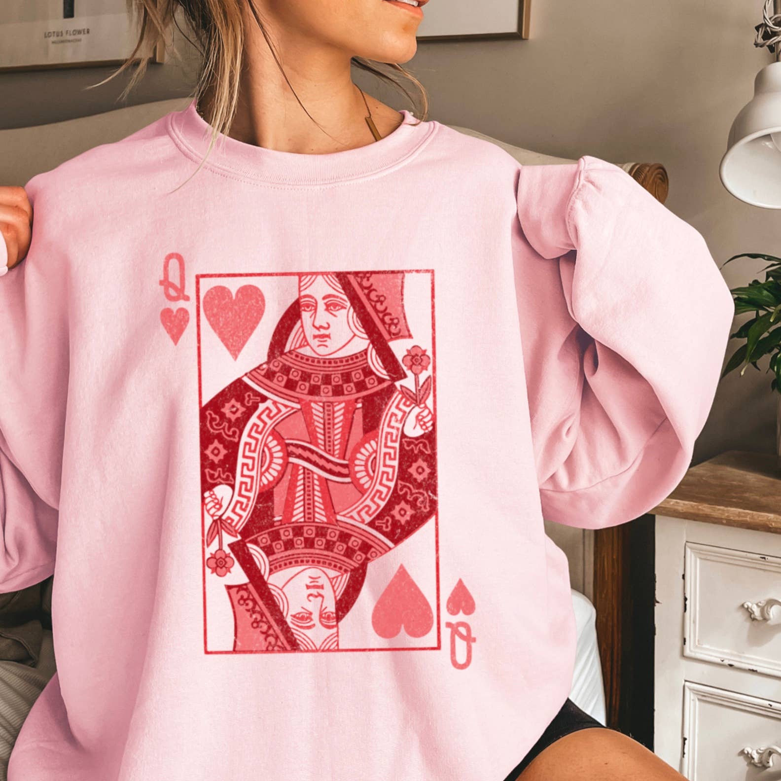 Shoppe SHC - Wholesale Graphic Sweatshirt - Women's - Queen Of Hearts Valentine Graphic Crewneck Sweatshirt2