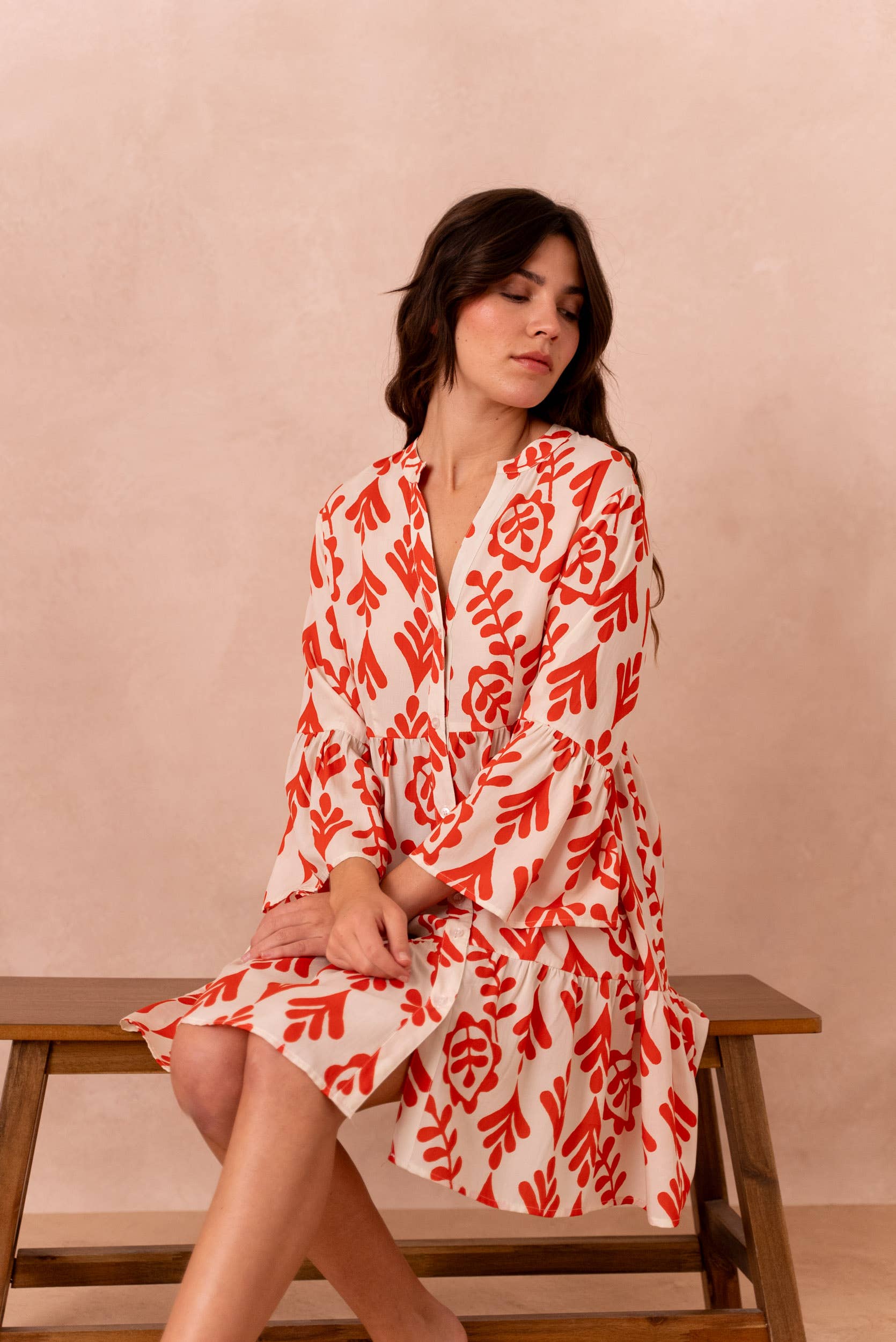 Attentif Paris - Wholesale Dress - Women's - V-neck printed short dress with long sleeves1