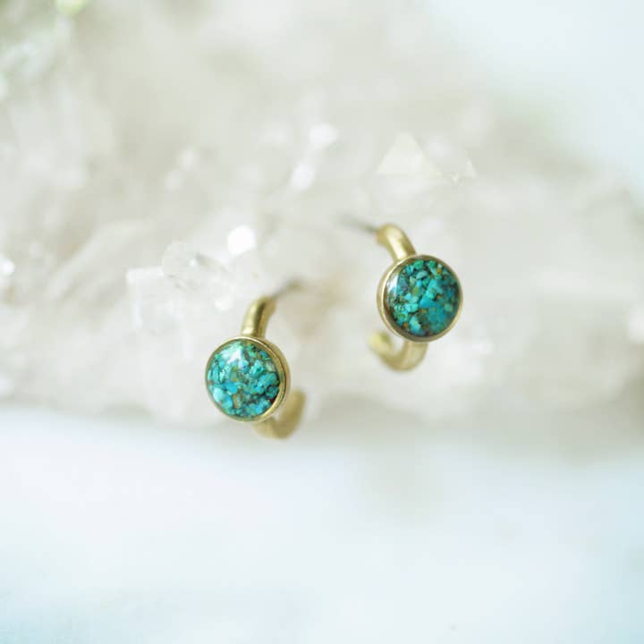 Cameoko - Wholesale Huggie Earrings - The Huggie Earrings with Crushed Gem Accent 1