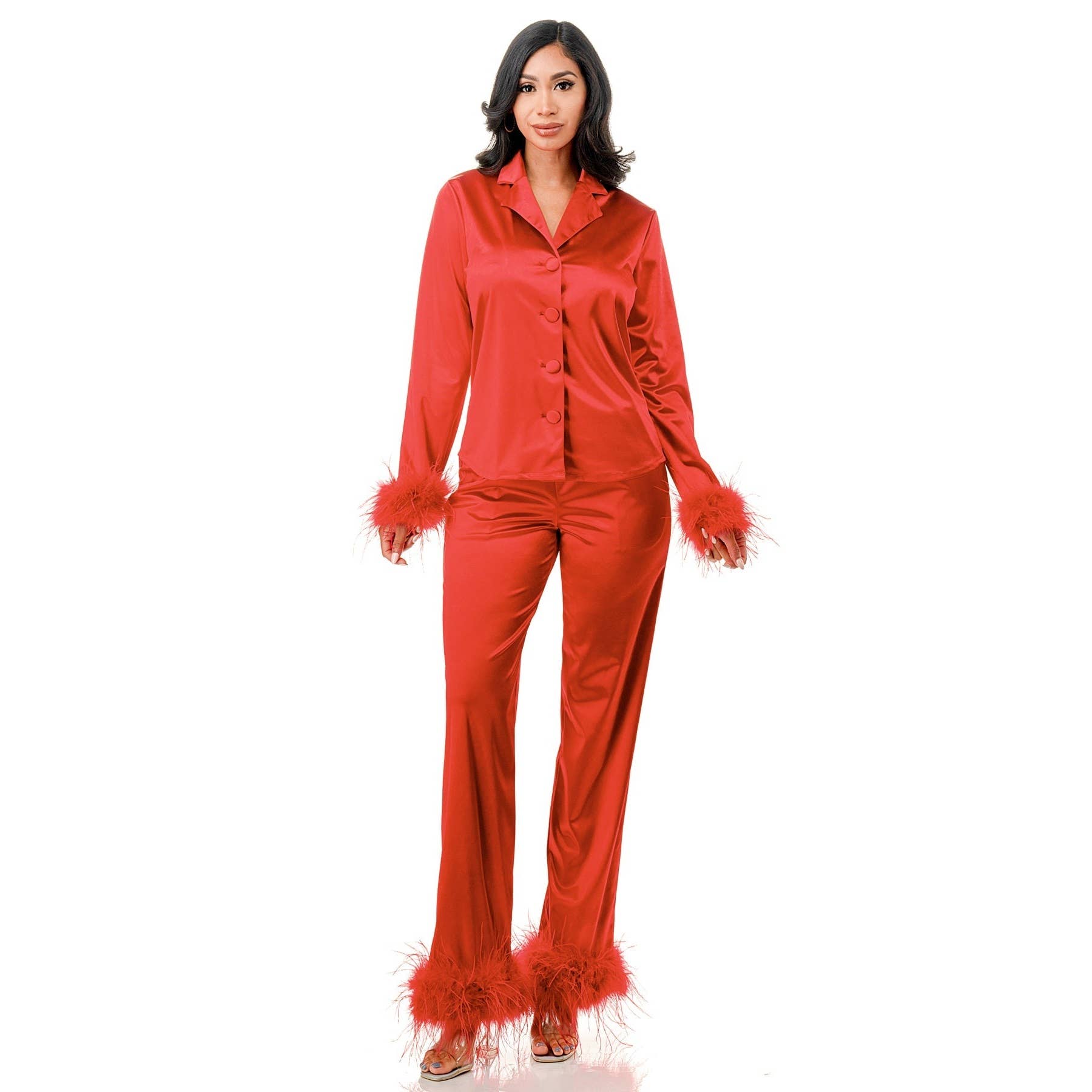 Black Pearl Clothing – Großhandel Schlafanzug-Set – Damen – Plus Pyjama-Set aus Satinhemd und Hose mit Federbesatz10