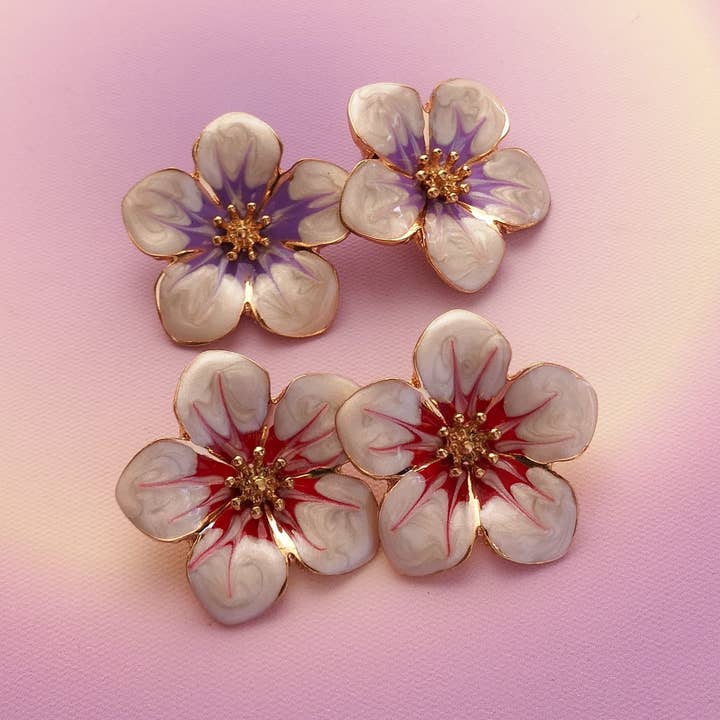 White flower earrings with colored center for wholesale by Pampa Mia