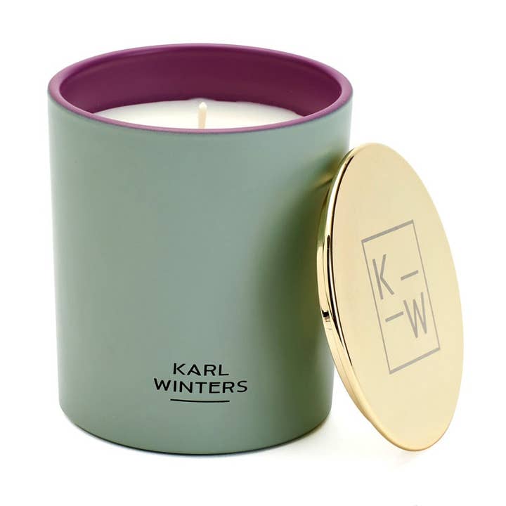 Onder de vijgenboom 8-oz geurkaars, gouden klassieke deksel voor wholesale door Karl Winters Co