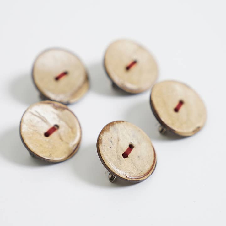 42POPS - Vendita all'ingrosso Spille - Spilla con Bottone in Legno Fatto a Mano0