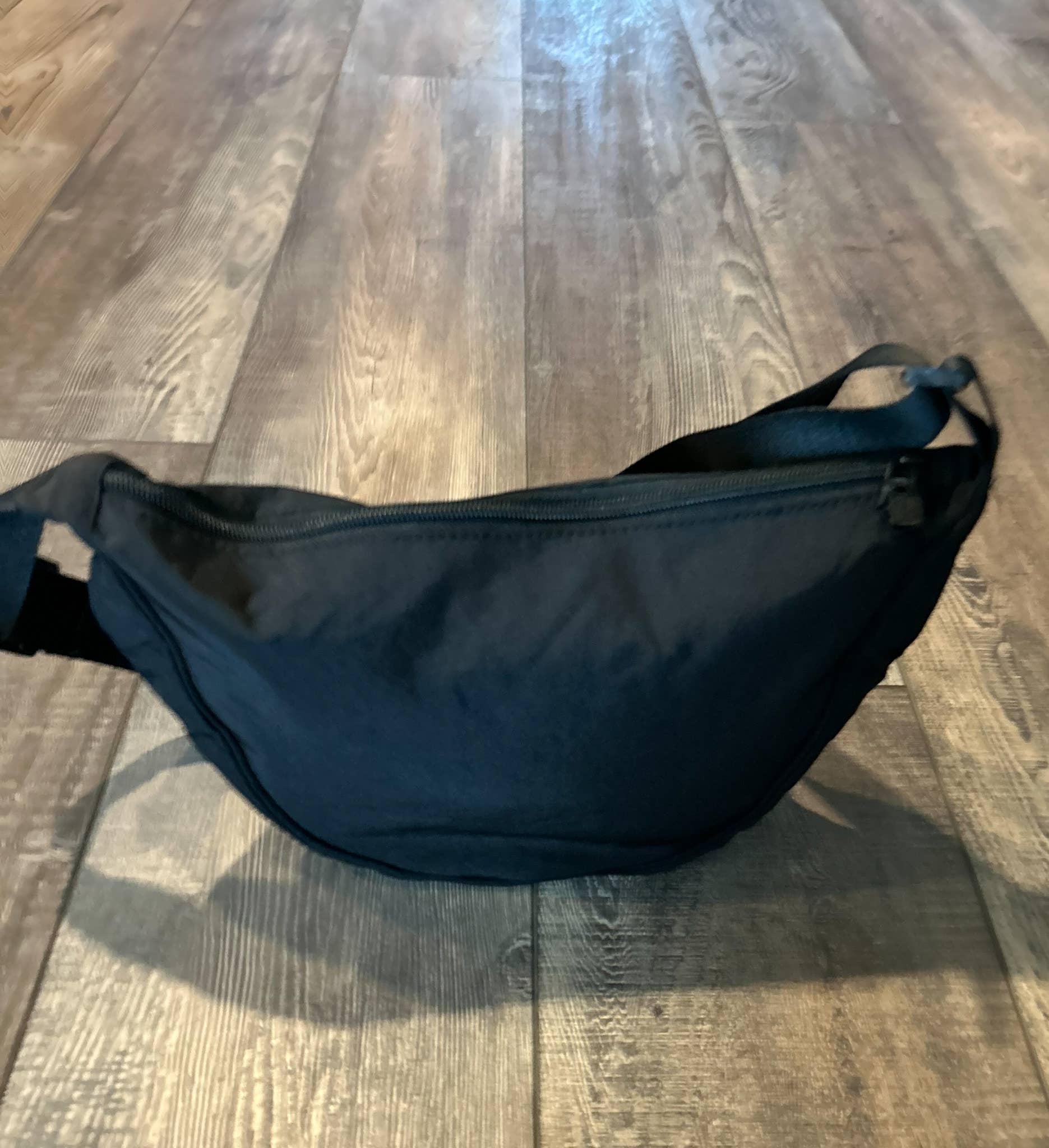 JILLIAN INK LLC - Vente Sac à bandoulière – femme - Sac bandoulière en nylon en forme de croissant1