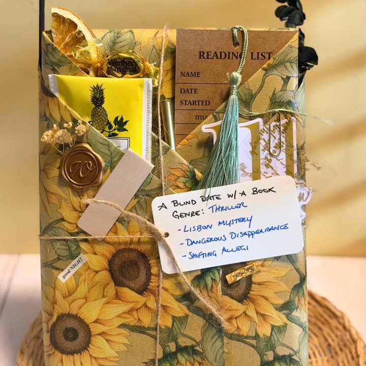 Wow Just Wow Candle Co – Livro de exibição por atacado – Encontro às Cegas com um Livro Inclui Novos Romances & Guloseimas1