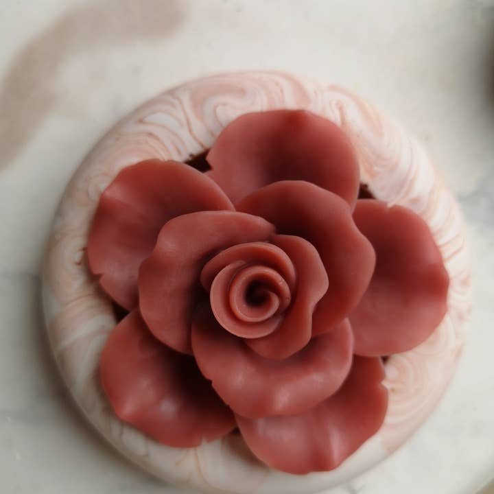 Sweet Happiness - Wholesale Novelty Candle - Flore candle and its holder0