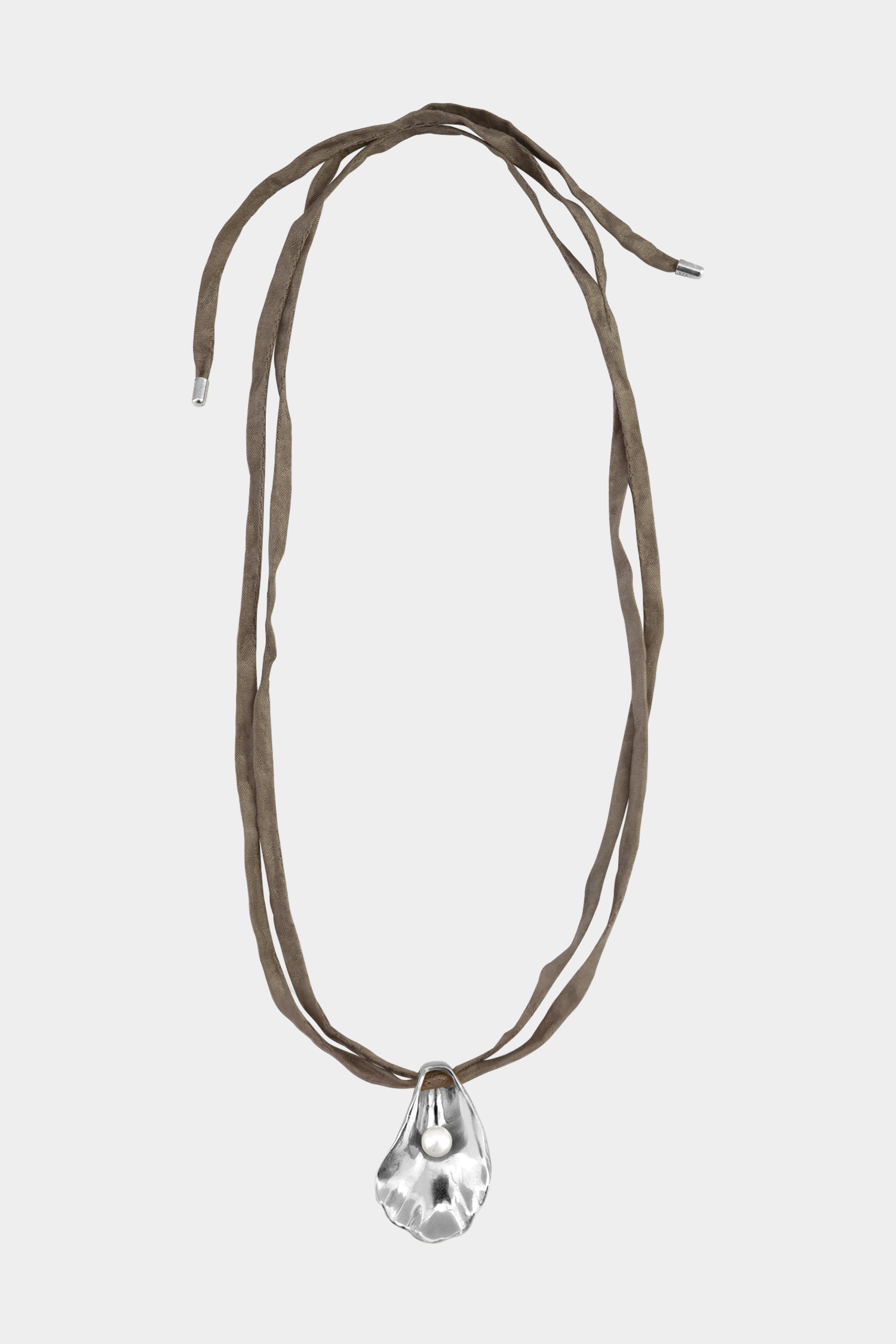 Kara Yoo - Vendita all'ingrosso Collana con ciondolo/pendaglio - Collana di Conchiglie d'Ostrica su Seta Grezza2