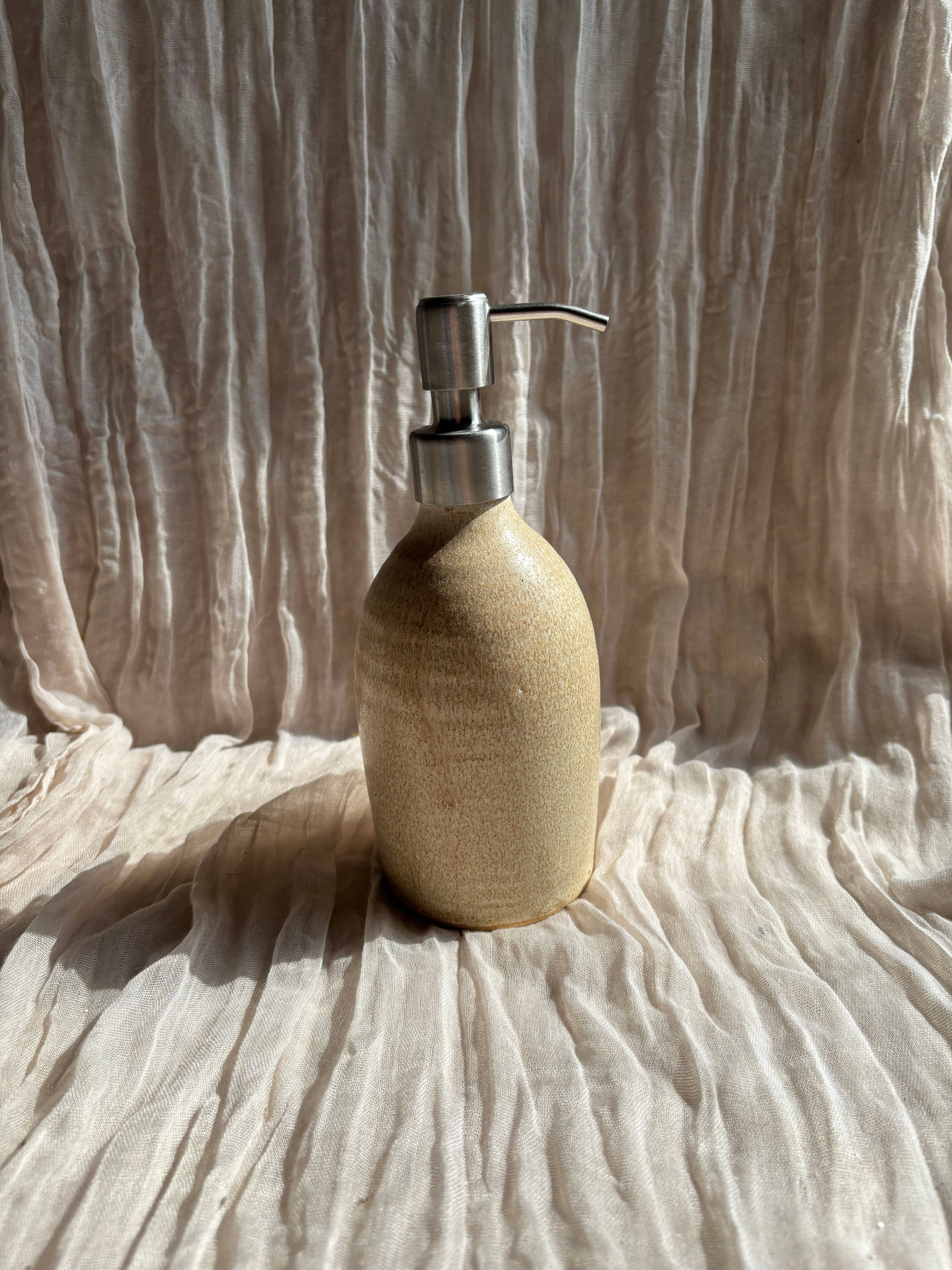 Charlotte Manser Ceramics - Vente Distributeurs de savon - Flacon distributeur de savon liquide à la crème4