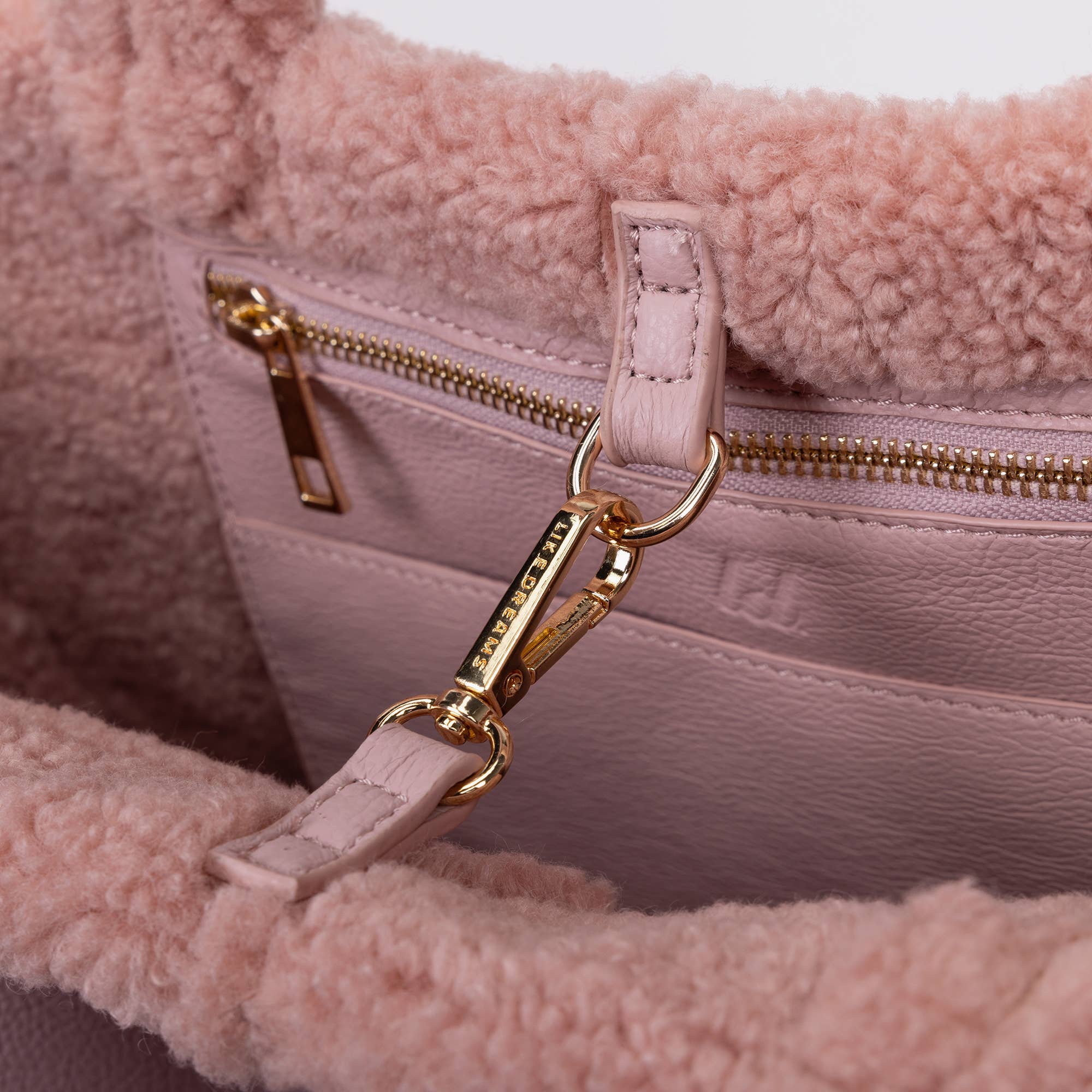 Like Dreams – wholesale Tote bag – Women's – North Everyday Sherpa Tote – Cozy Christmas Carryall8