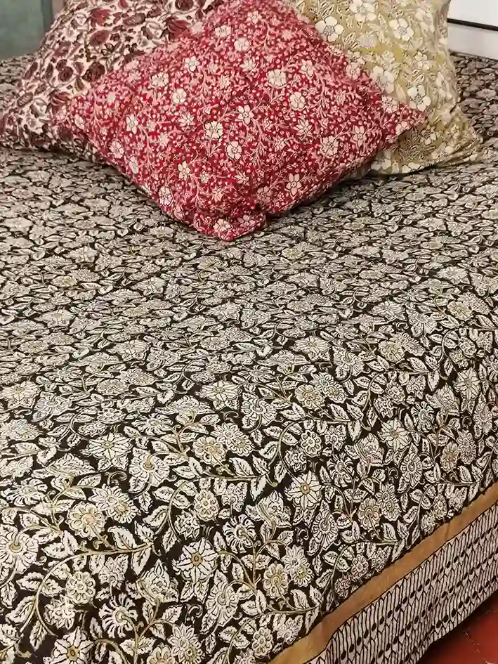 Nayda Diaries - Venta al por mayor Edredones acolchados - Colcha de algodón con estampado floral en técnica block print de Pushkar7