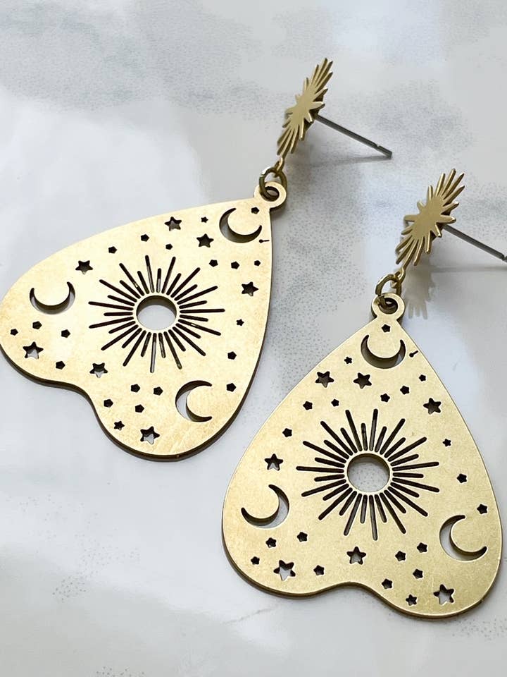 Boucles d'oreilles mystiques en laiton représentant une étoile - Ouija pour la vente par Pearl and Ivy Studio