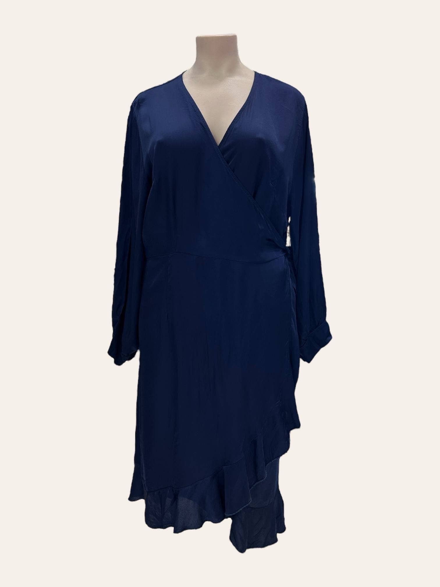 C'MELODIE – wholesale Klänning - Dam – Stor Storlek - Elegant Damklänning med Långa Ärmar9