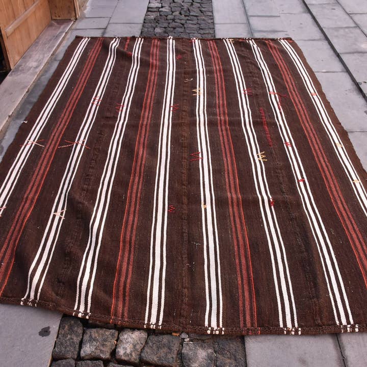 Tapis Tissé Traditionnel, 6,2x8,5 Pieds Rayé Marron & Blanc pour la vente par Vintage Rugs Loom