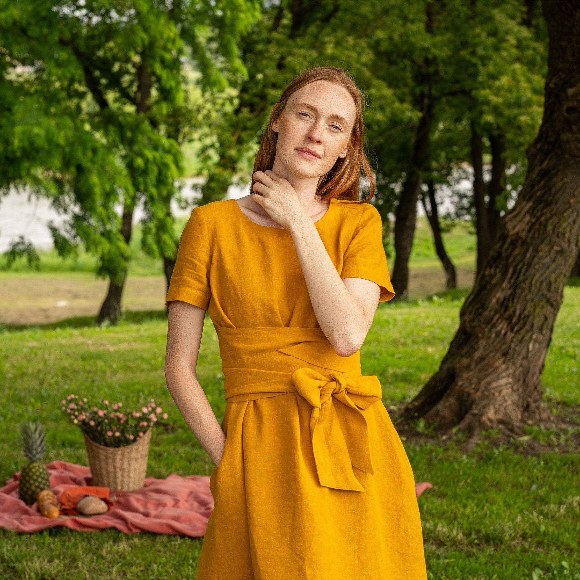 menique - Vente Robe – femme - Robe portefeuille en lin Milly - Manches courtes avec ceinture noeud pour l'été3