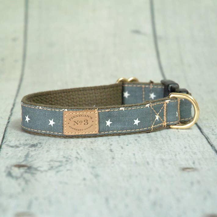 COLLIER ÉTOILES DE 1" pour la vente par Finnegan’s Standard Goods