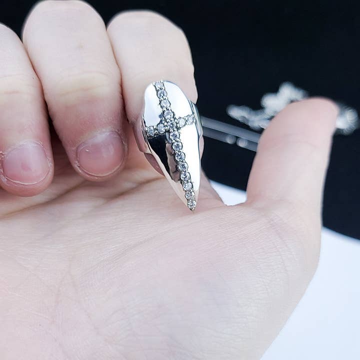Inchoo bijoux inc - Wholesale Cocktail/statement ring - Diamond Cross Fake Nail Claw Ring5