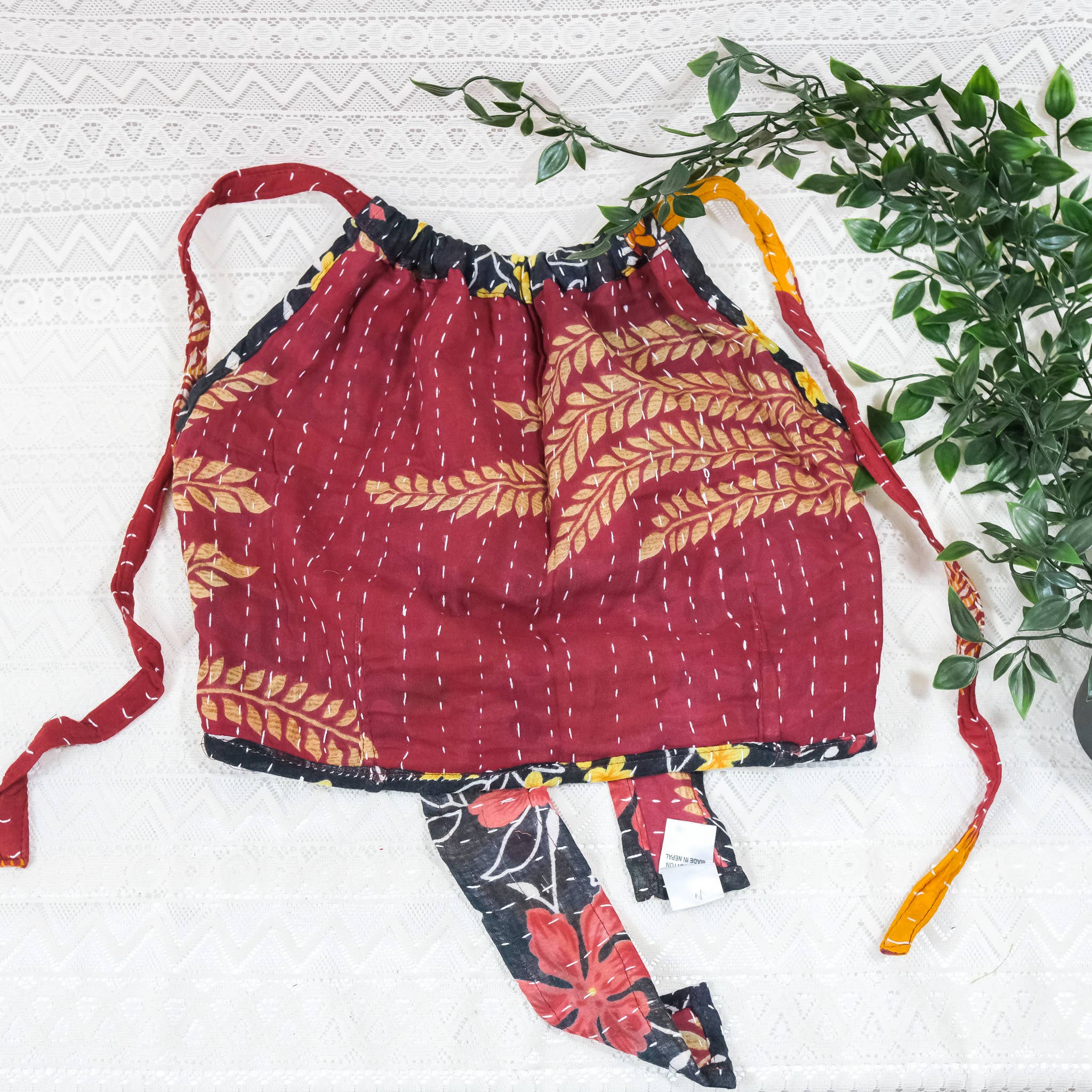 Karma Nepal Crafts - Venta al por mayor Blusa - Mujer - Top Halter Reversible Kantha Bohemio6