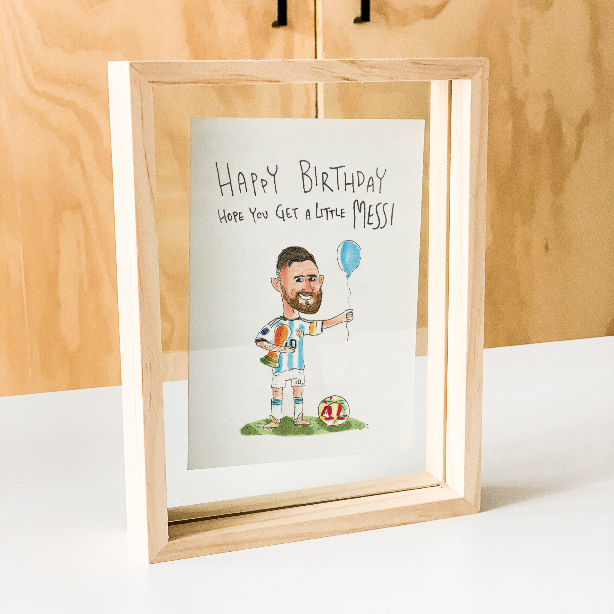 Well Drawn – Engroshandel Fødselsdagskort – Tillykke med fødselsdagen, håber du får lidt Messi2