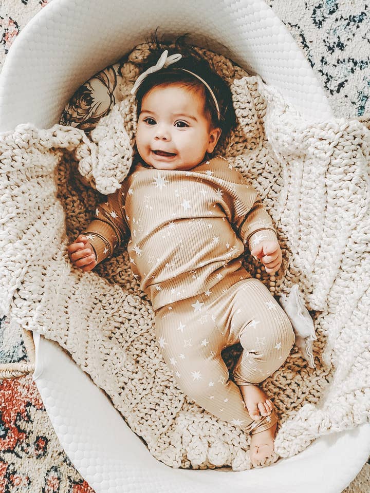 Jeté chouchou pour bébé pour la vente par The Handcrafted Home