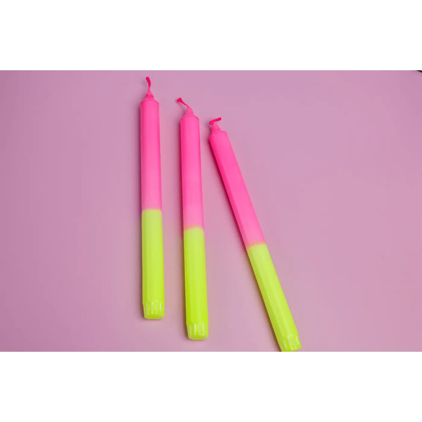 Lempi Lifestyle - Wholesale Tapered Candle/Candlestick - Lempi Korkea Kruunukynttilä - Kynttilä Neon1
