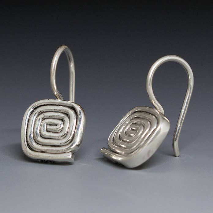 Swirl Vierkante Oorbellen Hanger voor wholesale door Emilio Sotelo Jewellery