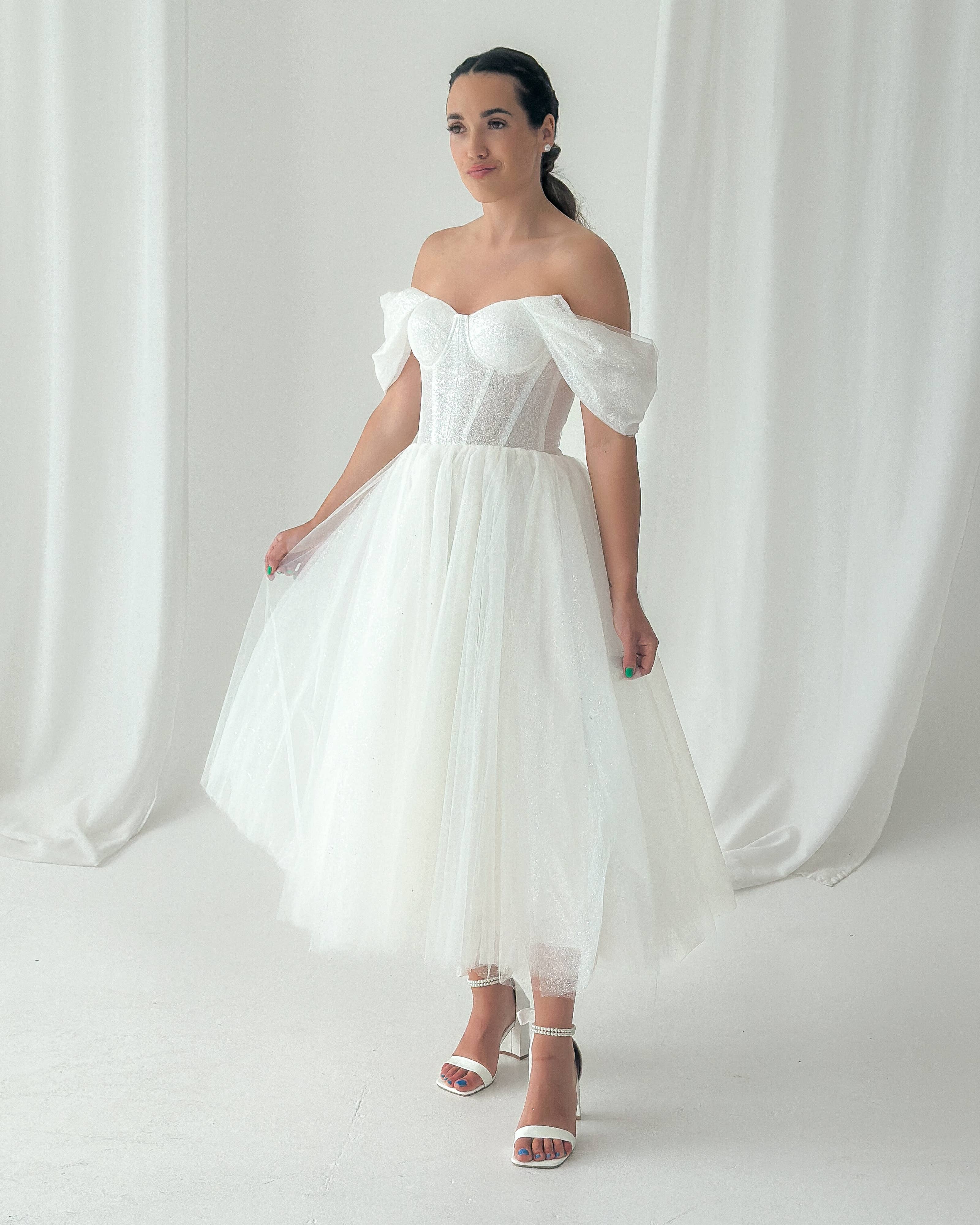 MB Blissful Gown – Vestido comprido - Mulher por atacado – Vestido de Noiva Midi com Corpete e Ombros Descobertos0