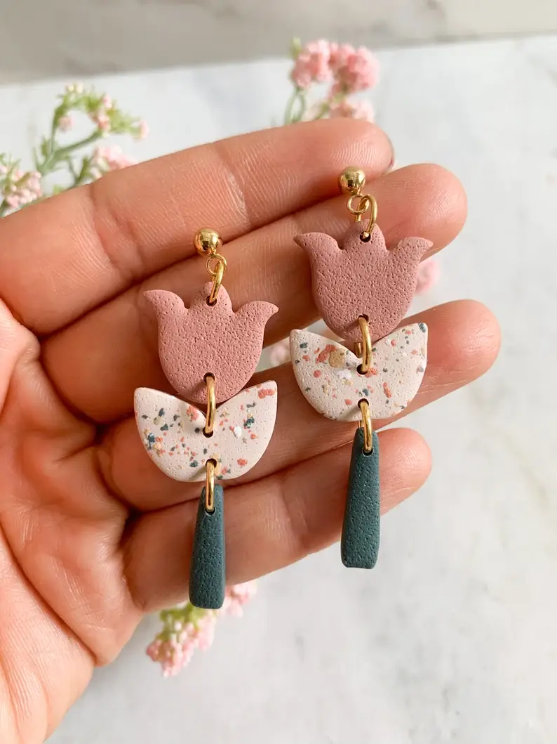 Lotus of clay - Vente Boucles d'oreilles pendantes - Boucles d'oreilles en argile faites à la main, boucles d'oreilles pendantes en forme de fleur2