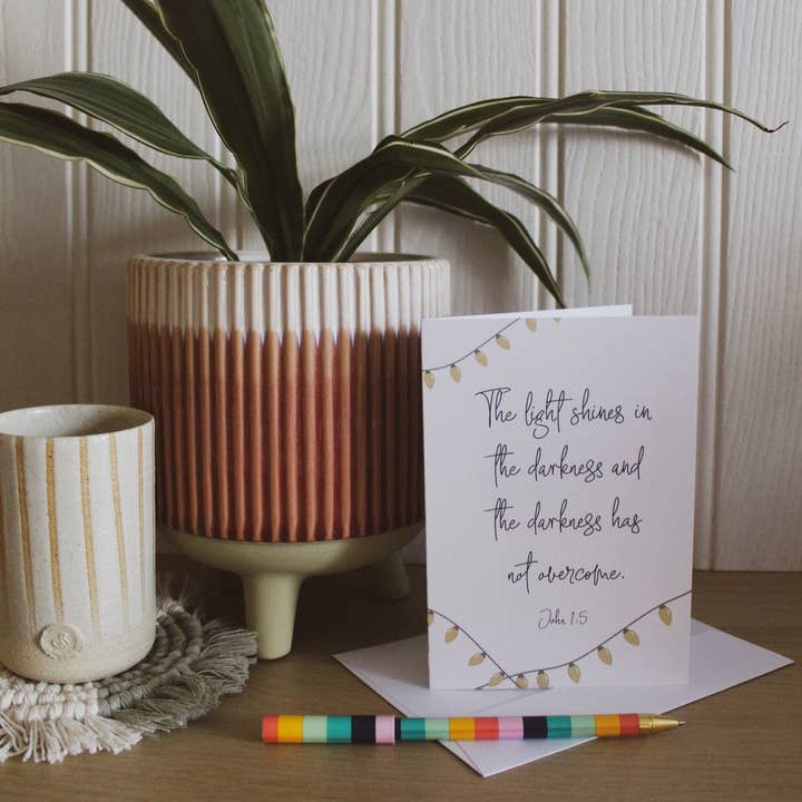 Daisy & Joy Design – wholesale Everyday greeting card – Bible verse card - John 1v5