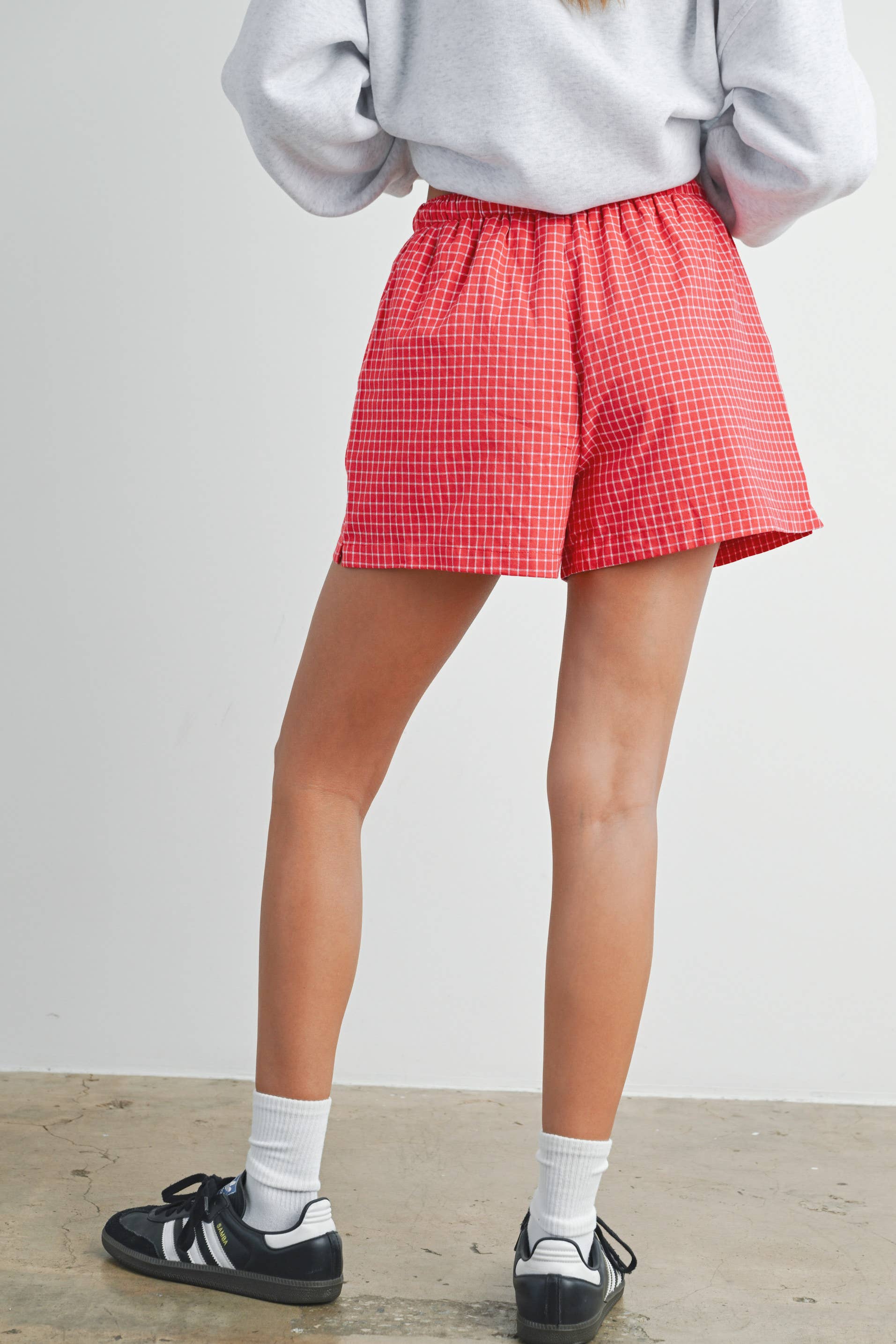 BUTTERMELON - Vendita all'ingrosso Pantaloncini - Donna - Shorts a quadretti con coulisse elastica - BMP745030