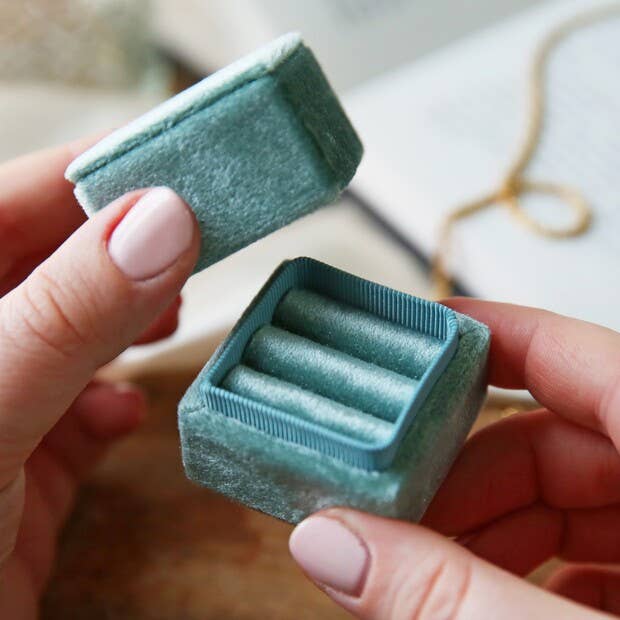 Lisa Angel – wholesale Jewellery box/organiser – Green Velvet Earrings Box0