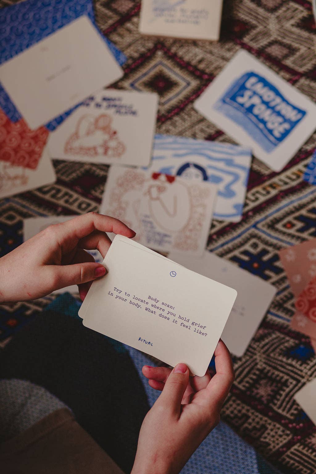 People I've Loved - Vente Cartes de tarot - Sitting With Sadness Deck1