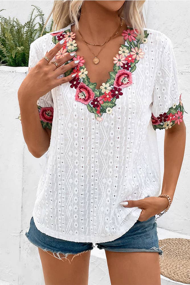 UNISHE - Wholesale Blouse - Women's - Plain Eyelet V Neck Embroidery Lace Blouse YBL0783