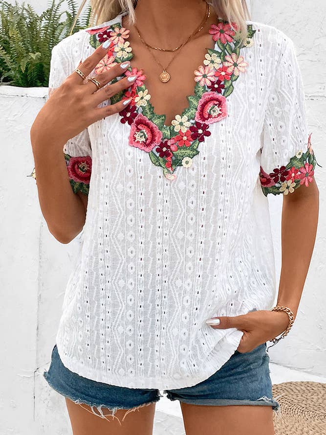 UNISHE - Wholesale Blouse - Women's - Plain Eyelet V Neck Embroidery Lace Blouse YBL0783