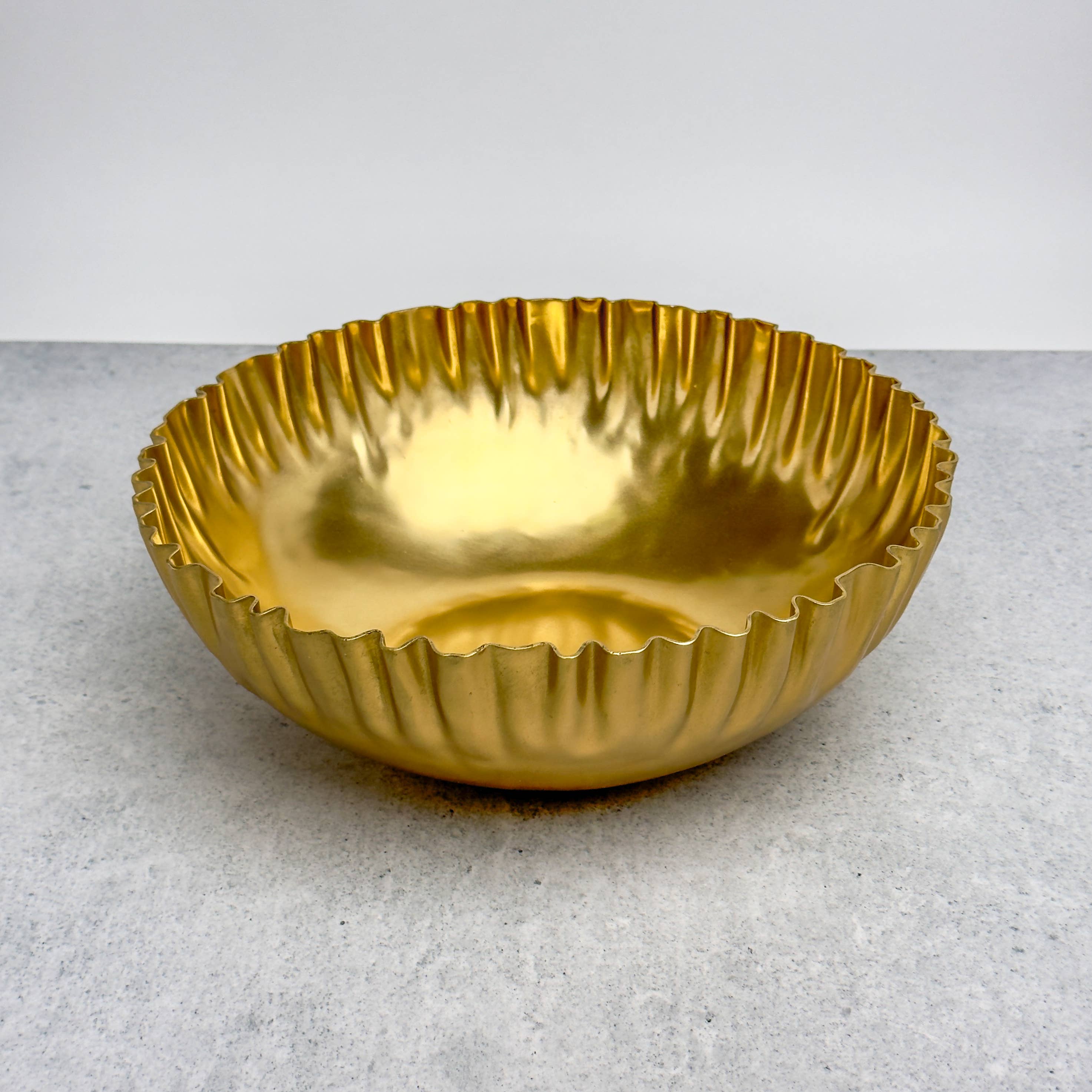 India Handicrafts Inc – wholesale Decorative plate/dish/bowl – Gilded Ripples Bowl, Small1