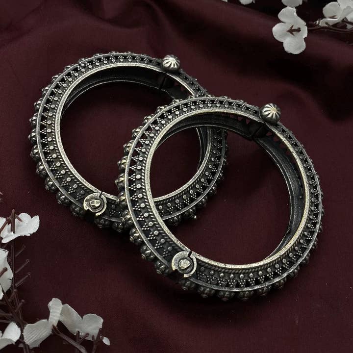 Antika silverkada-armband från Quirky Fashions för wholesale av Quirky Fashions