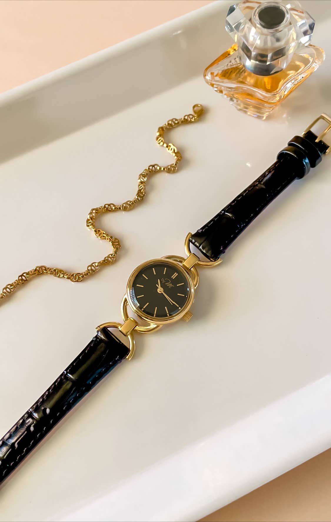 by M degrees – Großhandel Armbanduhr – Damen – 80er-Jahre Vintage-inspirierte Schwarz-Goldene Runde Uhr – Schwarzes Leder5