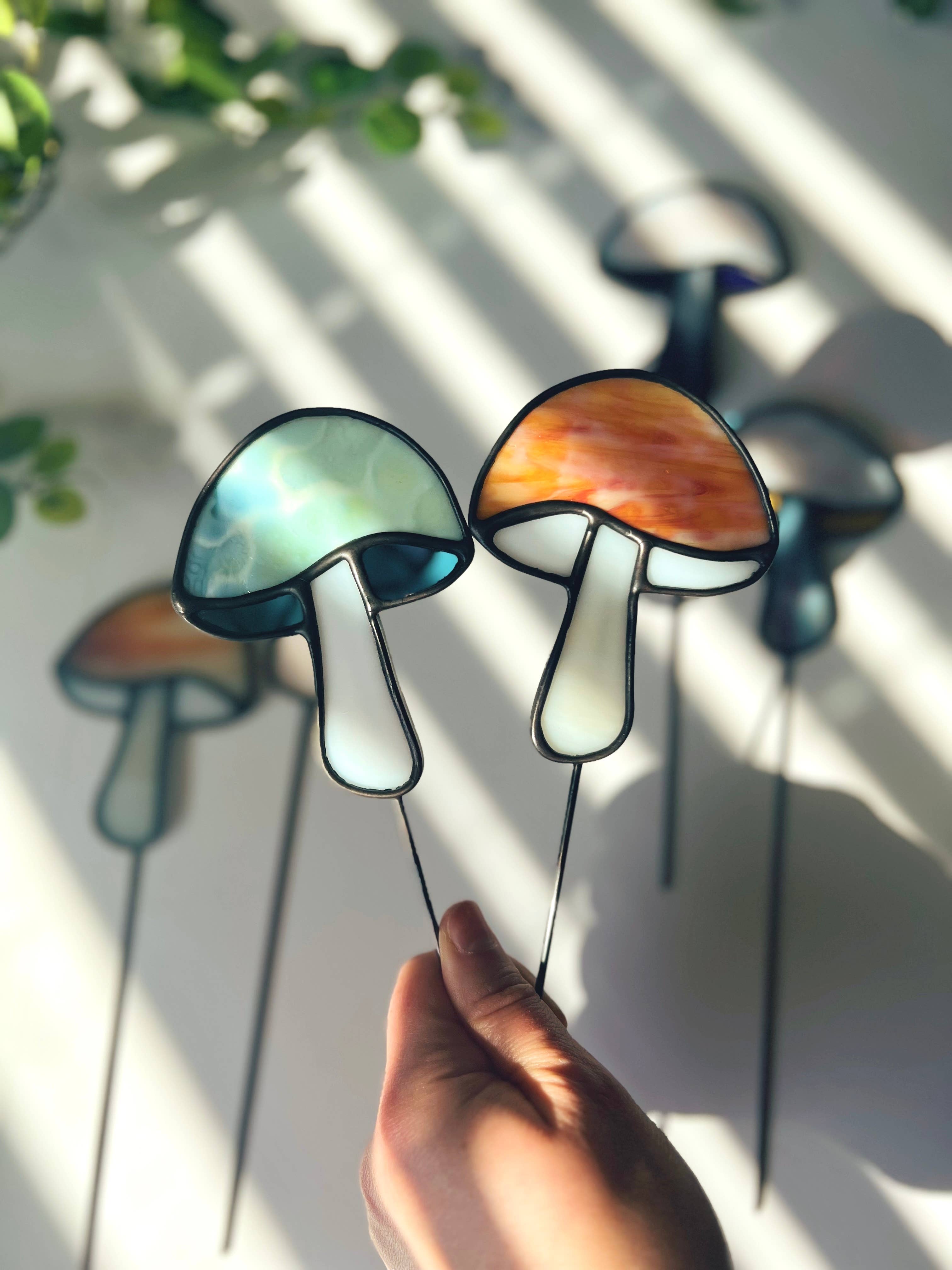 Wild Bloom Glass - Wholesale Garden/Lawn Stake - Mushroom Plant Stake Stained Glass | Plant Accessories6
