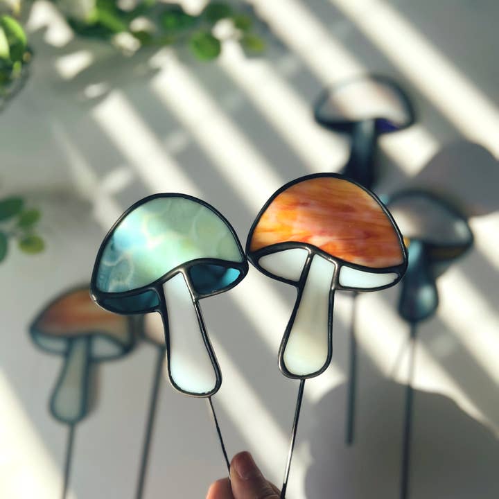 Wild Bloom Glass - Wholesale Garden/Lawn Stake - Mushroom Plant Stake Stained Glass | Plant Accessories6