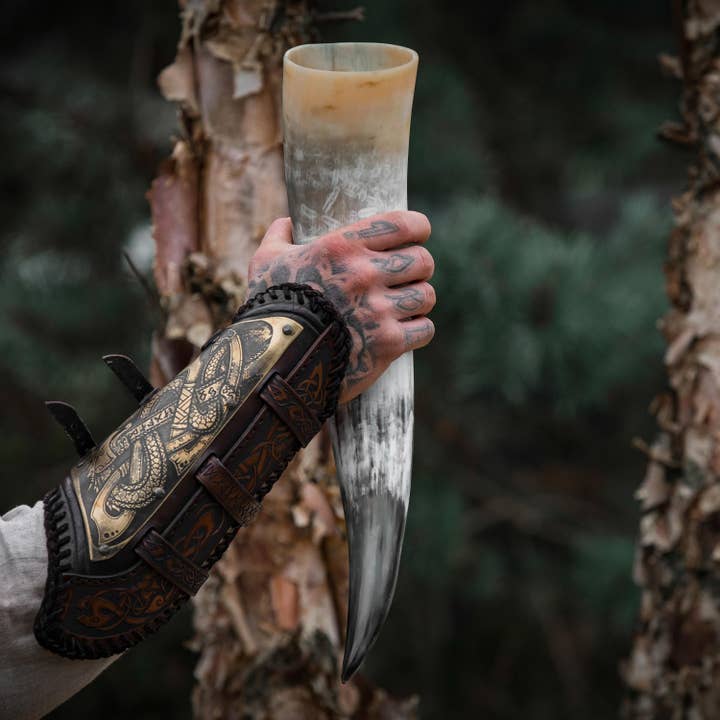 Norse Tradesman - Wholesale Drinking Glass/Cup - Curved Viking Drinking Horn (Plain)5