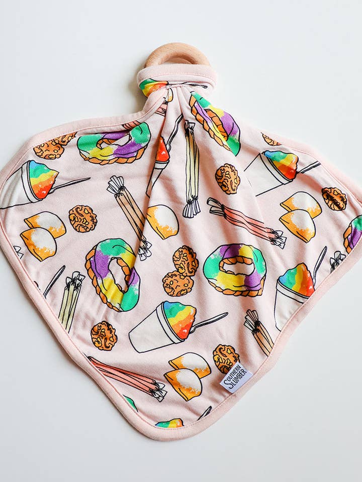 Pink Southern Sweets Lovie en bambou avec anneau en bois pour la vente par Southern Slumber