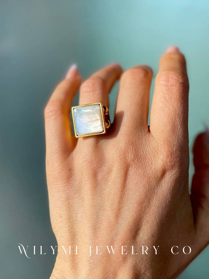 Bague carrée ajustable en nacre 15 mm | Plaqué or pour la vente par WILYMI Jewelry Co