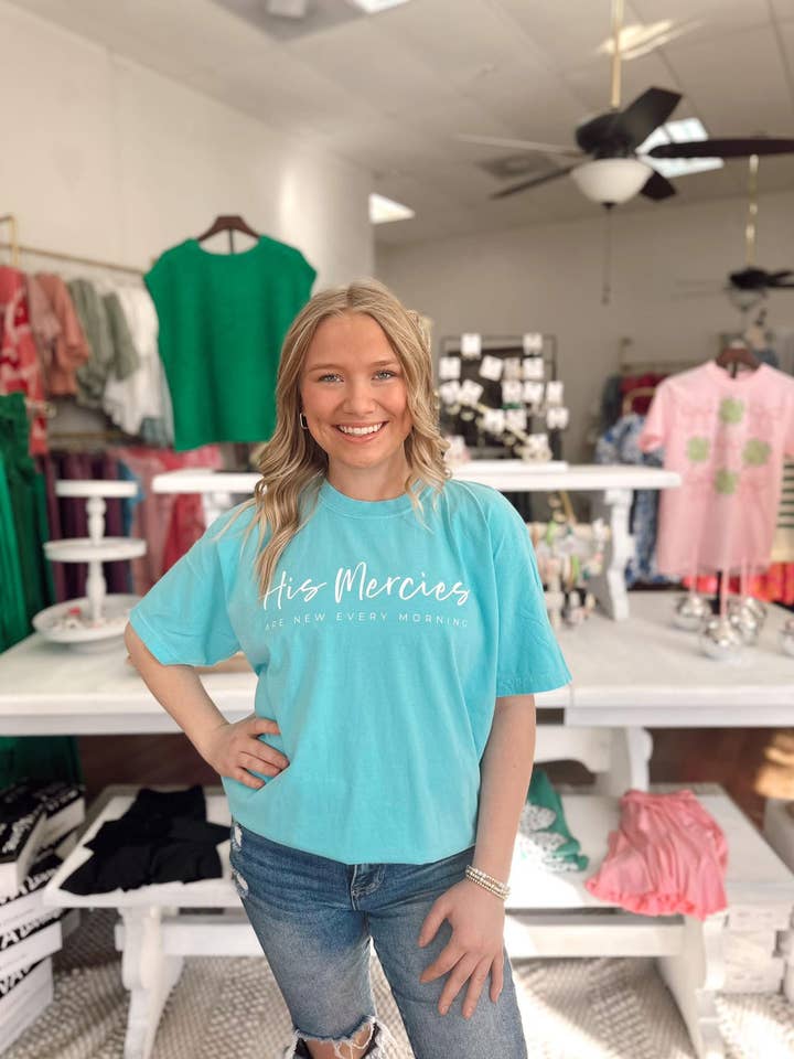 Hans Barmhjertighed Tee for engroshandel hos Magnolia Grace Apparel Co.