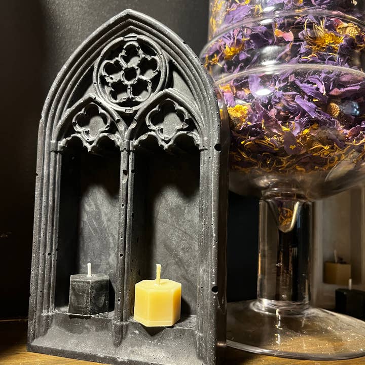 The Chaotic Good (previously The Great Cosmic Trust) - Venta al por mayor Candelabros - Altar gótico de hormigón