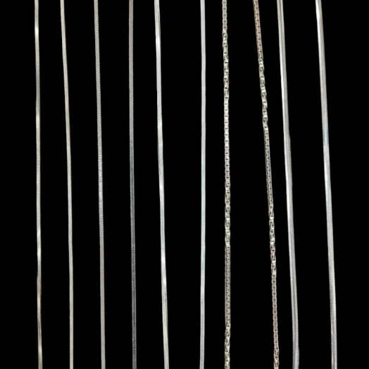 Chaîne de cou en argent sterling 92,5 élégante - Intemporelle, durable pour la vente par Nanda Gems