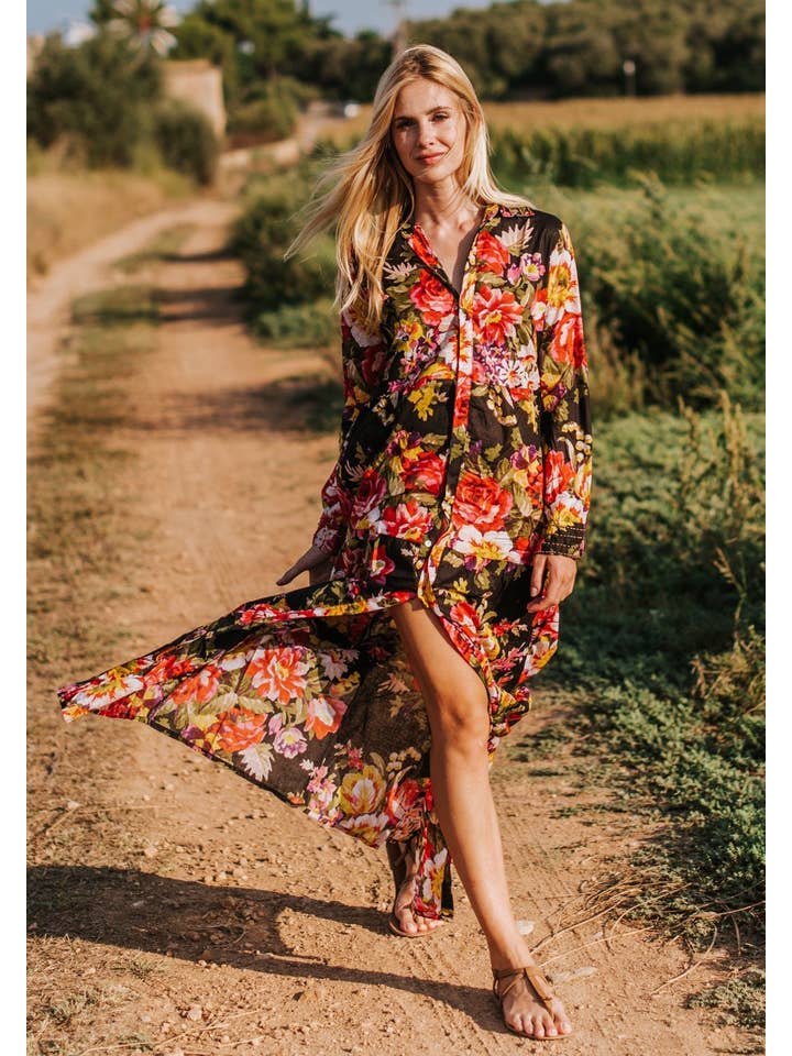 Miss Kitsch – Vestido - Mulher por atacado – Vestido longo boho de algodão preto com flores, vestido camisa, vestido maxi, vestido floral feminino, modelo Mallorca1