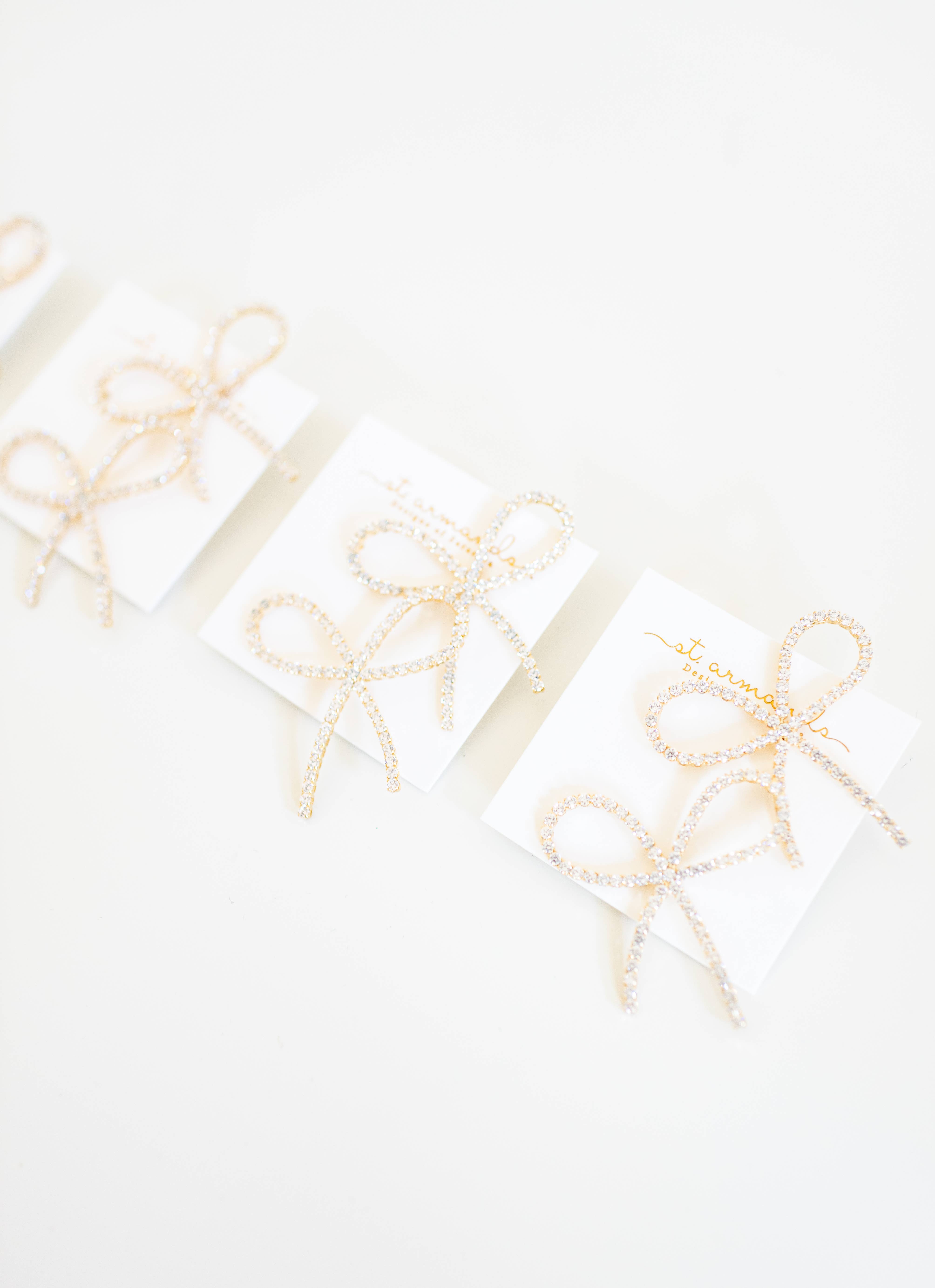 St Armands Designs of Sarasota - Wholesale Hangende/ronde oorbellen - Rhinestone Statement Strik Feestelijke Oorbellen1