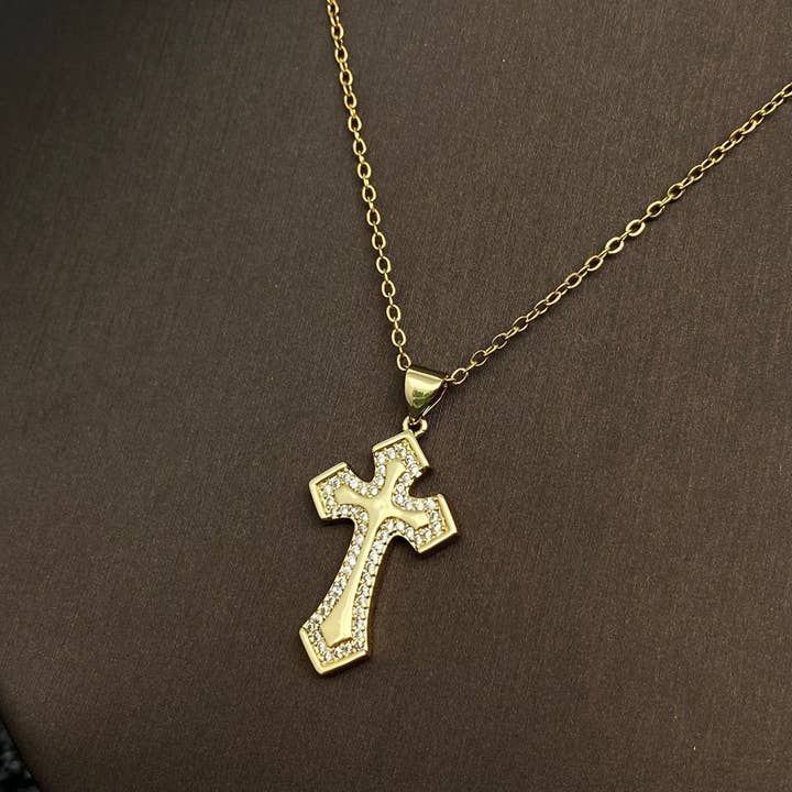 Mio Queena - Wholesale Halskettinghanger - Multi-stijl ketting met gouden hanger van strass en zirkonia kruis23