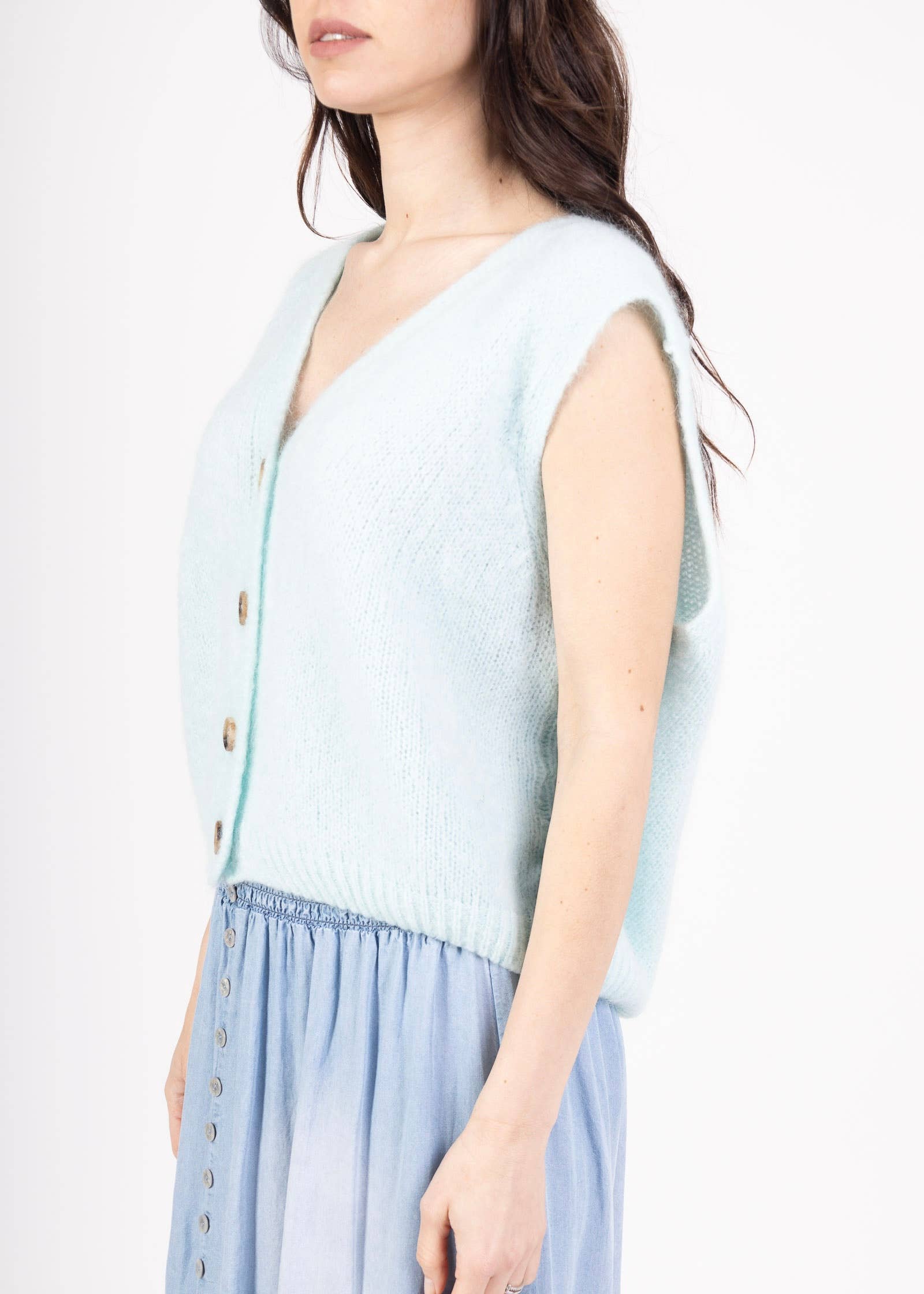 LINEN & COTTON HOUSE - Wholesale Sweater Vest - Women's - Sleeveless sweater with buttons 507130